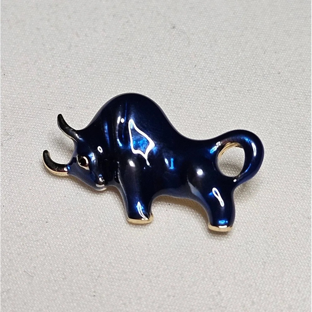 Bull Brooch Pin Womens OS Blue Enamel Gold Tone Taurus Zodiac Animal